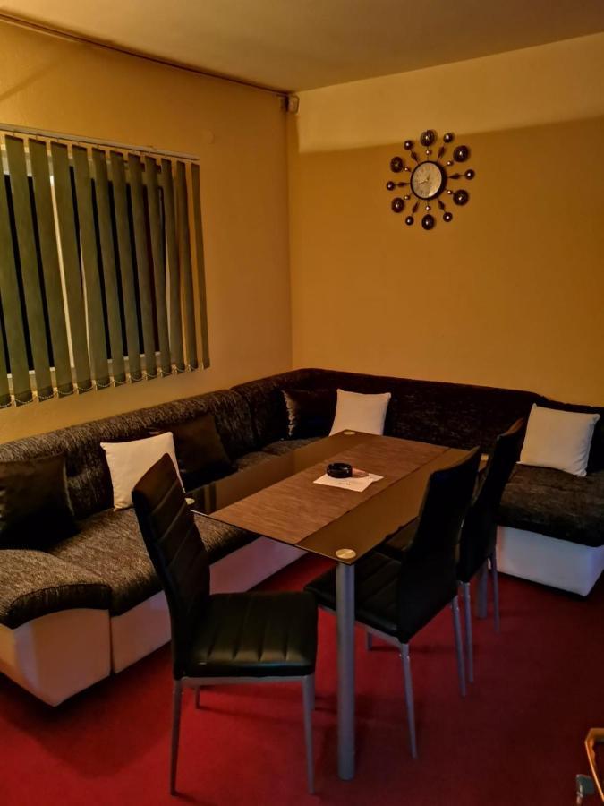 Apartman Nik-Rom Bosanska Gradiska Exterior foto